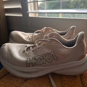 Hoka Mach 6 - cream, size ten. 2024 model